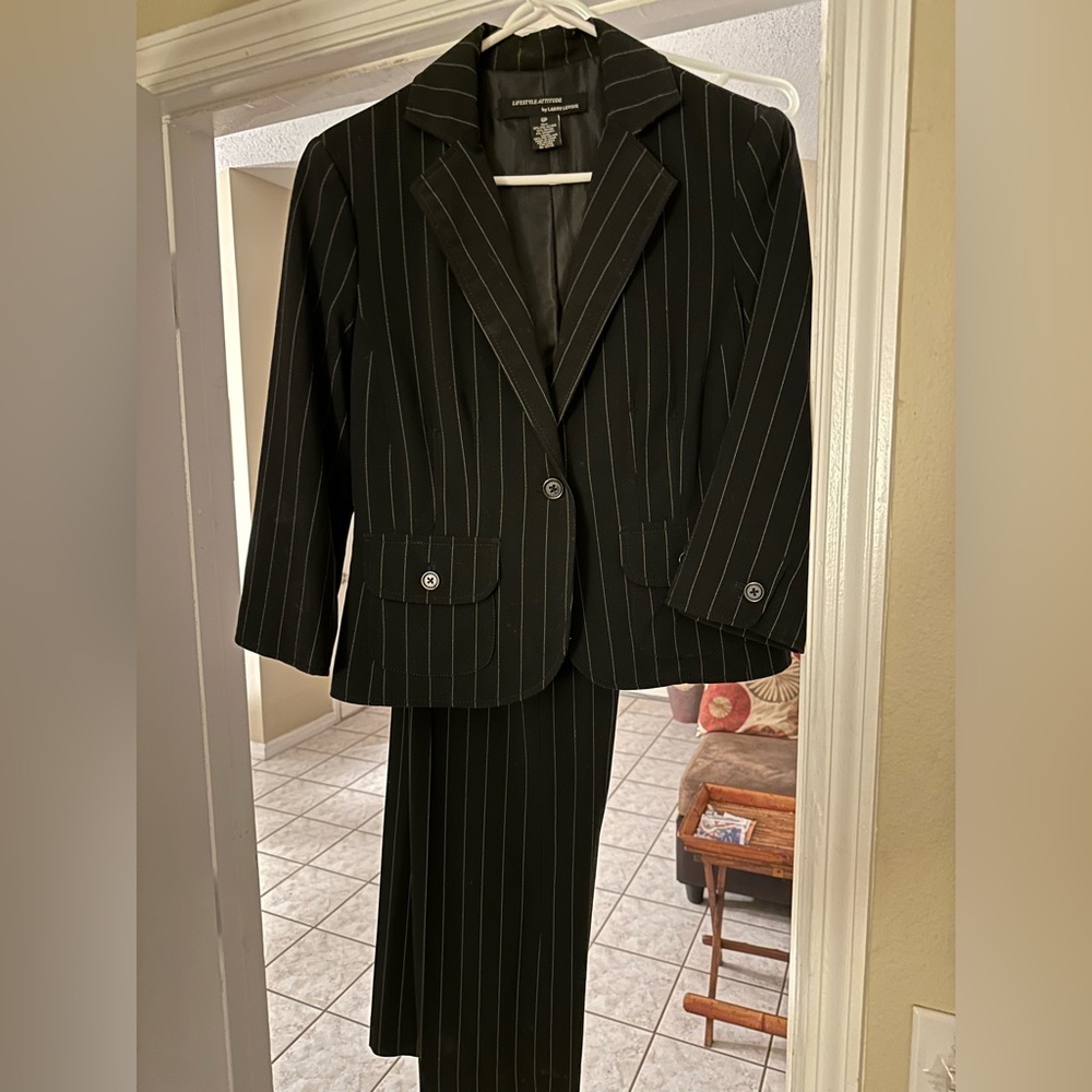 Lifestyle attitude by Larry Levine women’s petite dress suit 6p jacket 4…